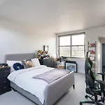 Veeve - An Airy Abode