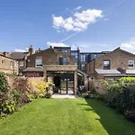 Veeve - An Airy Abode