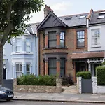 Veeve - An Airy Abode