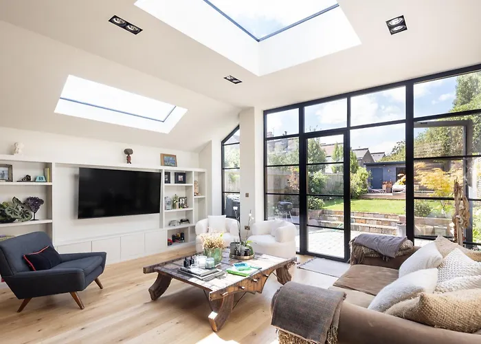 Veeve - An Airy Abode